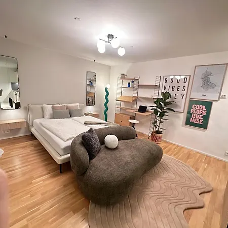 Modernes Inkl Garage Und Balkon