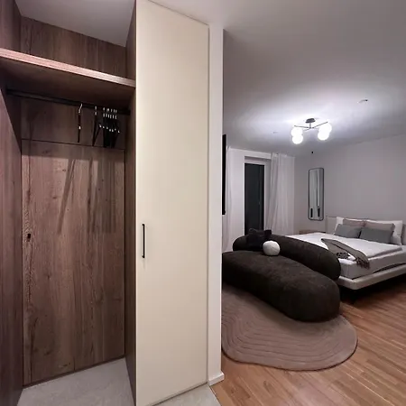 Modernes Inkl Garage Und Balkon 아파트 린츠