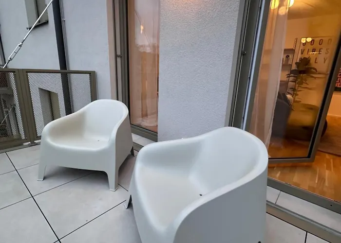 Modernes Inkl Garage Und Balkon لينتز