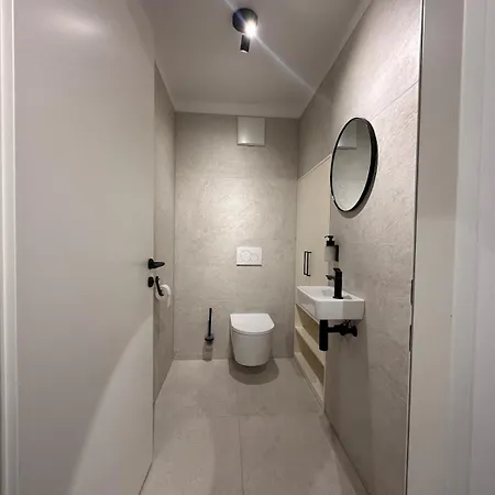 Modernes Inkl Garage Und Balkon Apartament