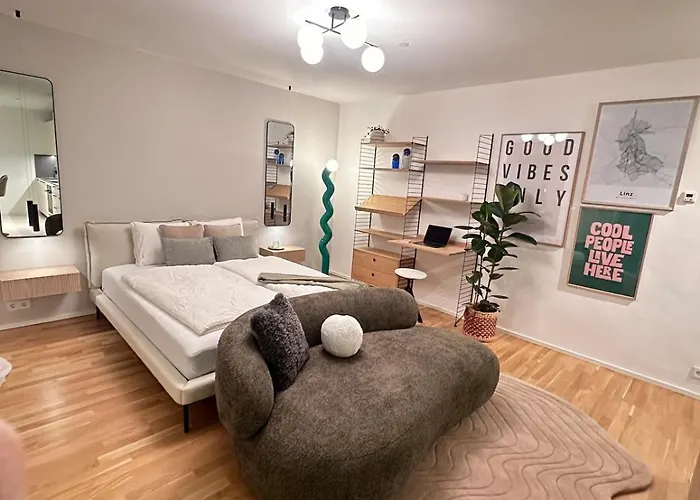 Modernes Inkl Garage Und Balkon