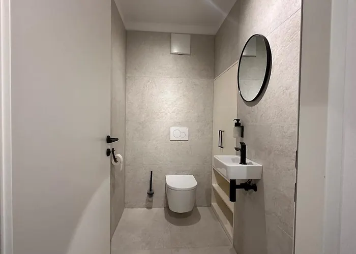 Modernes Inkl Garage Und Balkon Apartament